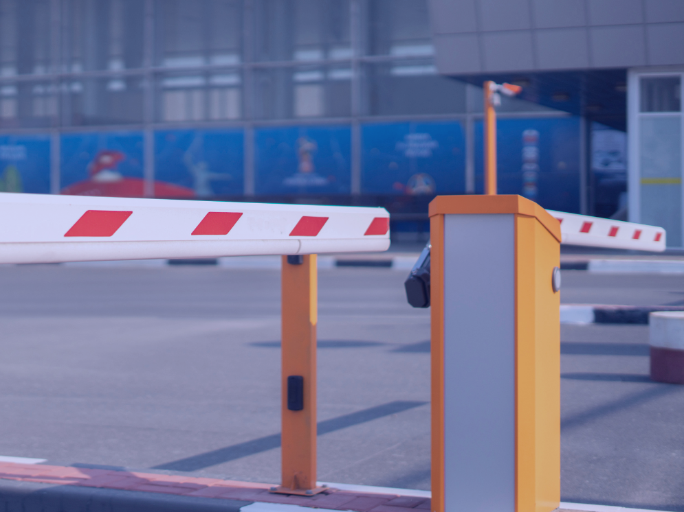 Gestion des entrées et sorties sur un site industriel : contrôle des accès poids lourds et piétons avec dispositif QHSE digitalisé